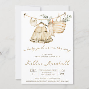 Invitación ¡Una niña está en camino! Clothesline Baby Shower