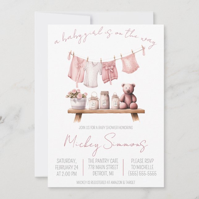 Invitación ¡Una niña está en camino! Clothesline Baby Shower (Anverso)