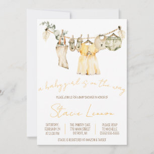 Invitación ¡Una niña está en camino! Clothesline Baby Shower