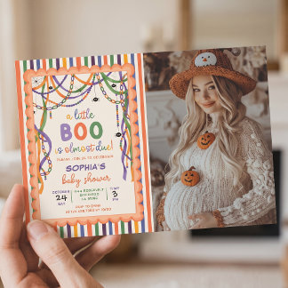 Invitación Una pequeña boo está casi lista Colorida fiesta de