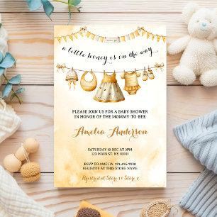 Invitación Una pequeña miel en camino Ropa de bebé Shower