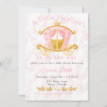 Una pequeña princesa está en camino a la invitació