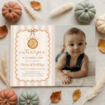Una pequeña tarta adorable Foto de cumpleaños de o