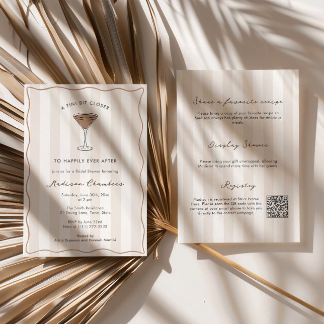 Invitación Una Tini Bit Closer Martini Despedida de Soltera (A Tini Bit Closer to happily ever after custom color martini theme bridal shower invitation QR code)