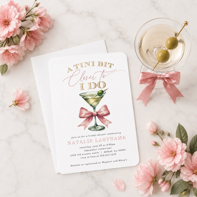 Invitación Una Tini Bit Closer Martini Lazo Rosa Despedida de (A Tini Bit Closer Martini Pink Bow Bridal Shower Invitation)
