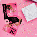 Invitación Único color geométrico rosa negro cuatro foto dulc<br><div class="desc">Esta joven y moderna y dulce invitación a la fiesta de 16 años es perfecta para los adolescentes contemporáneos. Presenta formas geométricas abstractas de color rosa cálido, rosa medio y negro con un tipo de letra negrita que complementa los colores vibrantes. También incluye cuatro fotos del invitado de honor. Es...</div>
