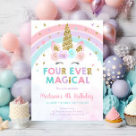 Invitación Unicornio rosa cuatro cumpleaños mágicos de la his<br><div class="desc">El diseño es muy agradable,  con una cara de unicornio con un arcoiris de colores pastel y adornos purpurinas de imitación dorada.</div>