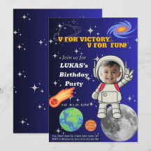 V de victoria V de diversión Chico astronauta Cump