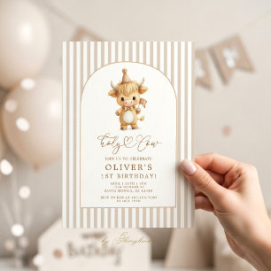 Invitación Vaca de las Tierras Altas Primera Cumpleaños Neutr