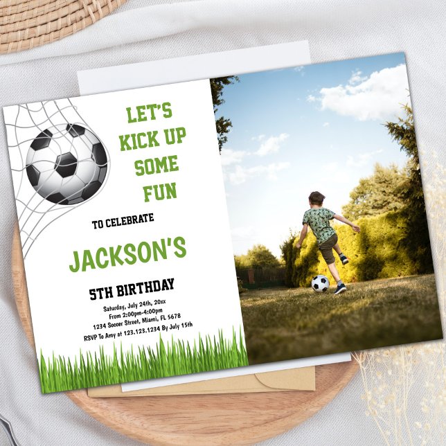 Invitación Vamos a empezar una divertida foto del cumpleaños  (Let's kick up some fun Soccer Birthday photo Invitation)