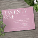 Invitación Veintiuno | Moderno Rosa Polvoriento Rosa 21º cump<br><div class="desc">Invitaciones modernas para el 21º cumpleaños con el título "veintiuno" en un tipo de acento. Diseño fuera del centro con fondo femenino rosa-púrpura.</div>