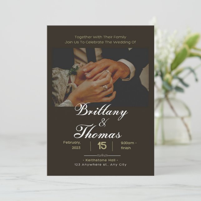Invitación Verde con una imagen romántica de una pareja (Anverso de pie)