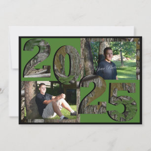 Invitación Verde de dos fotos de graduación de camo de árbol 