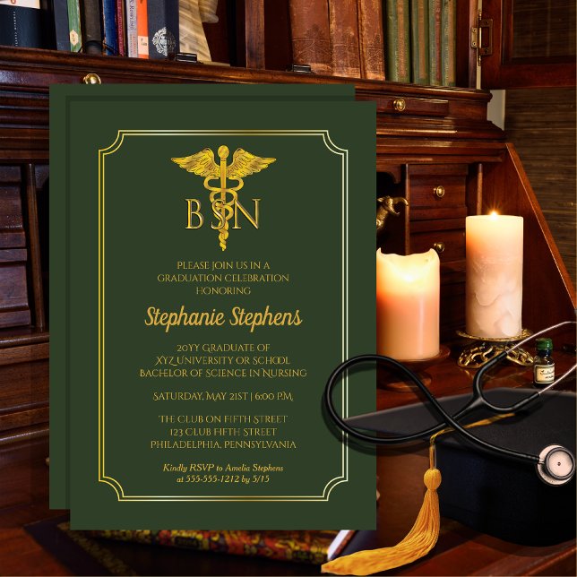 Invitación Verde elegante | Fiesta de Graduación de Enfermera (Elegant Green and Gold Tone Nurse "BSN" Graduation Announcement and Party Invitation Print | Digital)