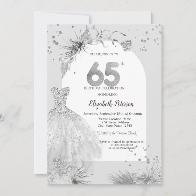 Invitación Vestido Chic Invierno Gris Cumpleaños 65 (Anverso)