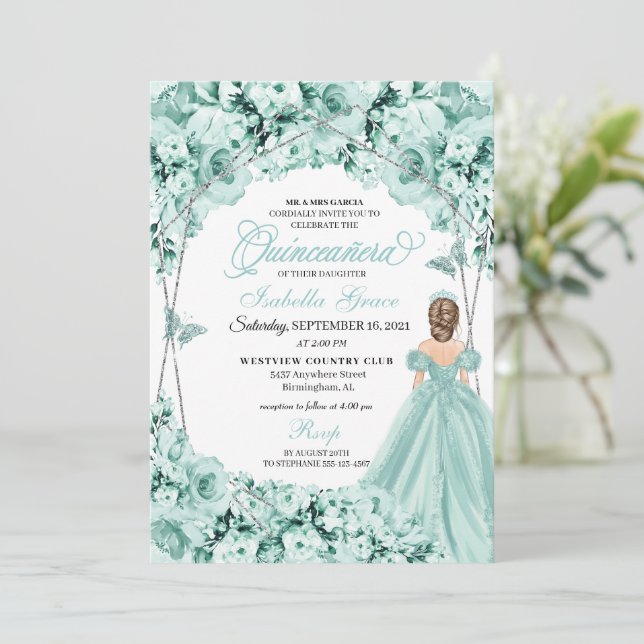 Invitación Vestido princesa verde claro Quinceanera (Anverso de pie)