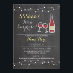 Invitación Vidrio de fiesta de cumpleaños Chalk rojo de CUALQ<br><div class="desc">El rústico fiesta sorpresa con botella de vino,  vasos y luces de cuerda. Perfecto para cualquier fiesta de cumpleaños. SIMPLEMENTE CAMBIE EL TEXTO PARA QUE SE ADAPTE A SU FIESTA. Se incluye copia de seguridad</div>