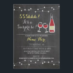 Invitación Viernes Fiesta de cumpleaños Chalk Vidrio rojo CUA<br><div class="desc">La rústica pizarra de fiesta Sorpresa invita con botella de vino,  gafas y luces de cuerda. Perfecto para cualquier fiesta de cumpleaños de edad. SIMPLEMENTE CAMBIE EL TEXTO PARA QUE SE AJUSTE A SU FIESTA. Impresión trasera incluida</div>