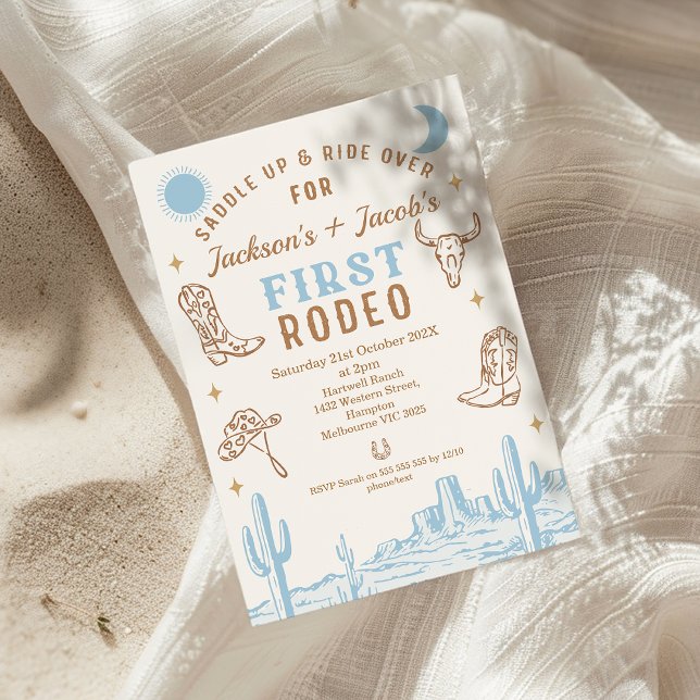 Invitación Viñetas azules primer rodeo primer cumpleaños (Boy First Rodeo 1st Birthday Invitation Cowboy Blue Brown Wild West Western Desert Southern Country )
