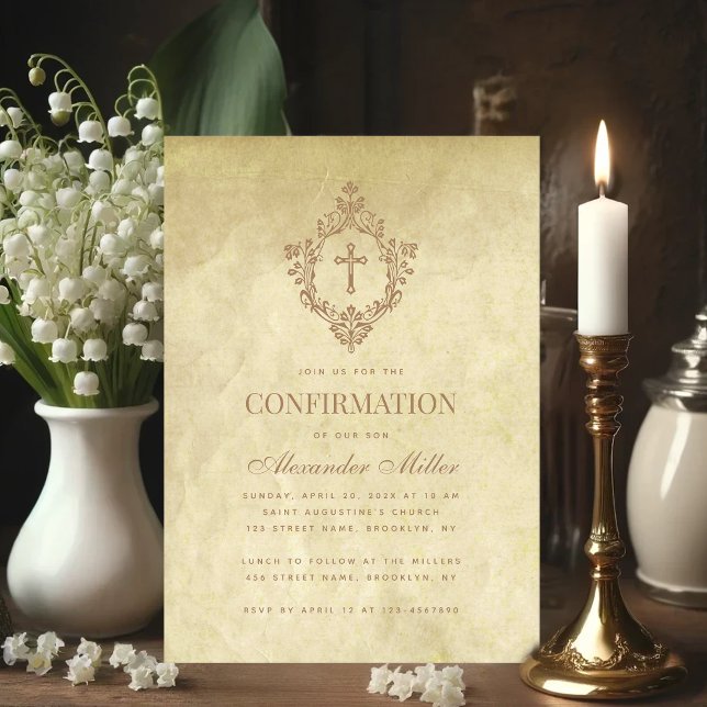 Invitación Vintage Confirmación Escudo antiguo Cruz religiosa (Confirmation invitation with antique crest in vintage background)