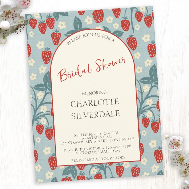 Invitación vintage de ducha nupcial de fresa silve (Wild strawberry pattern vintage inspired bridal shower invitation postcard)