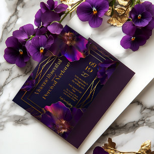Invitación Violetas Luminosas Floral Morado Moderno de Boda