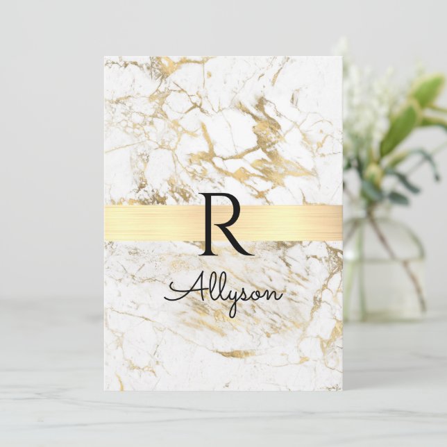 Invitación Wh/Gold Marble, DIY Blk Nombre Monograma Mensaje (Anverso de pie)