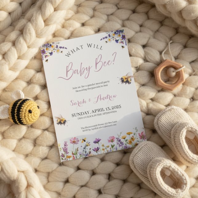 Invitación What Will Baby Bee Gender Reveal Party  (Gender reveal invitation on chunky knit blanket with baby booties and bee toy in warm light)