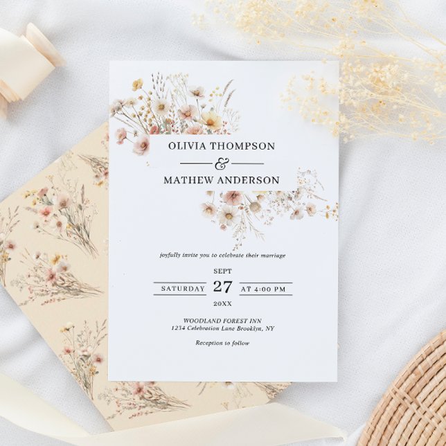 Invitación Whimsical Beige Meadow Wildflower Frame Boda (Subido por el creador)