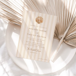 Invitación Whimsical Shell Monogram Coastal Wedding