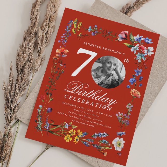 Invitación Wildflower Meadow Foto 70 de la fiesta de cumpleañ (Wildflower Meadow Photo 70th Birthday Party Red Invitation)
