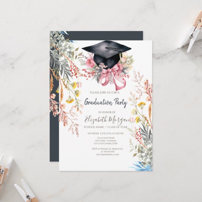 Invitación Wildflower Meadow Grad Cap Pink Bow Graduation (Anverso/Reverso In Situ)