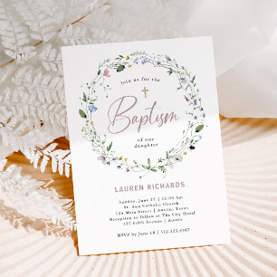 Invitación Wreath de flores silvestres de bonito y cruz   Bau