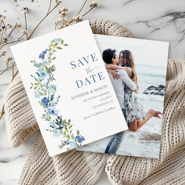 Invitación Wreath Floral Azul caprichoso salva la foto de la  (Subido por el creador)