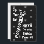 Invitación xxxth SORPRISE Black and White Birthday Party SB01<br><div class="desc">Esta invitación Zip Your Lip es una forma divertida de enviar invitaciones SURPRISE cumpleaños.  Esta invitación se encuentra actualmente en un papel metálico en el casco de hielo que le da a su invitación un brillo especial.  También están disponibles sellos coincidentes - sólo agregar el año!</div>