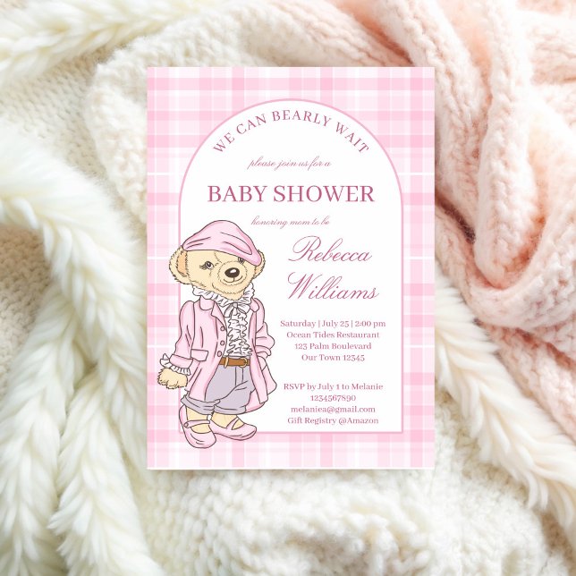Invitación Ya podemos esperar la ducha de bebé rosa clásica y (We can bearly wait pink classic plaid teddy bear girls baby shower invitation cards template)