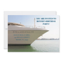 Yate blanco en el Océano 60 cumpleaños del barco