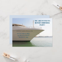 Yate blanco en el Océano 60 cumpleaños del barco