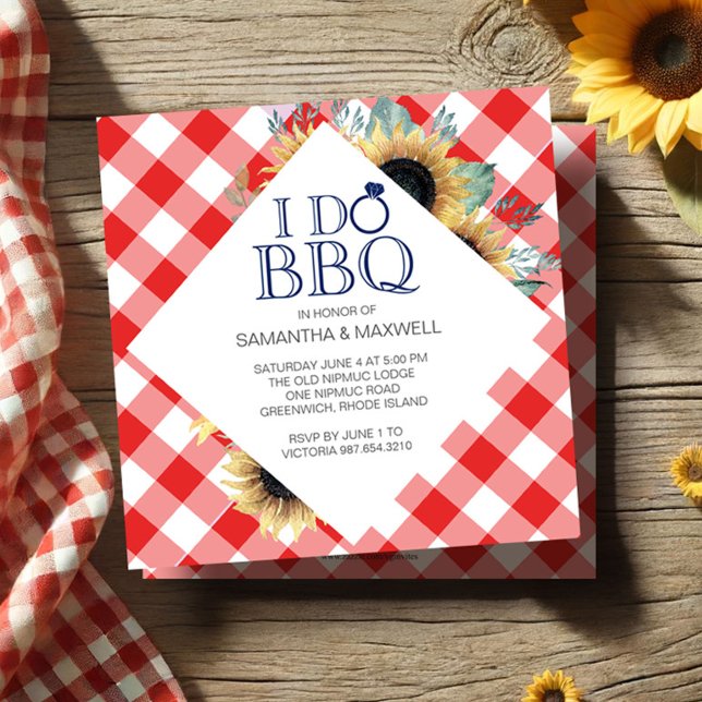 Invitación Yo hago la fiesta de compromiso de barbacoa (BBQ engagement party invitations sunflowers and red gingham
)
