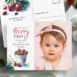 Invitaciones a Berry First Birthday<br><div class="desc">Celebra tu pequeño con estas invitaciones de cumpleaños de berry, perfecto para una fiesta temática de fresa llena de fresas de verano y recuerdos dulces. Con hermosas fresas acuáticas y suaves acentos florales, estas invitaciones de cumpleaños son ideales para una celebración chica de primer cumpleaños. El diseño de tipo postal...</div>