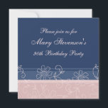 Invitaciones a fiestas de cumpleaños 90 de Pink Bl<br><div class="desc">Personalizado 90º Fiesta de cumpleaños con elegante estampado rosa rosa y azul marino. Añada su nombre y detalles de fiesta para una invitación única y elegante a la fiesta de cumpleaños.</div>