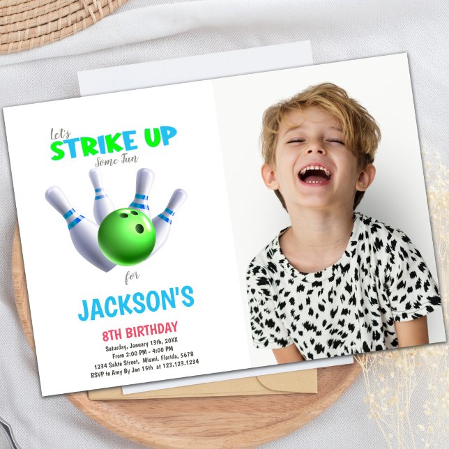 Invitaciones a fiestas de diversión de personaliza (Green Ball Bowling Birthday Invitations w photo)