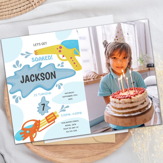 Invitaciones a fiestas de diversión de personaliza (Blue Yellow Water Gun Birthday Invitations photo)
