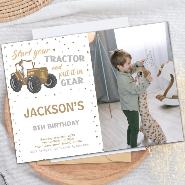 Invitaciones a fiestas de personalizable para niño (Brown Tractor Birthday Invitations with photo)