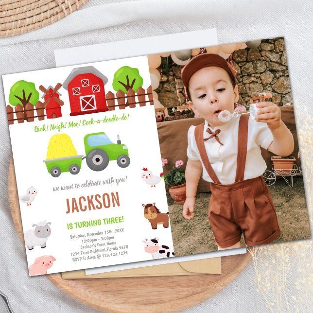 Invitaciones a fiestas de personalizable para niño (Green Barnyard birthday invitations with photo)