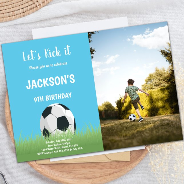 Invitaciones a fiestas deportivas de personalizabl (Blue sky Ball On Grass Soccer Birthday Photo Invitation)