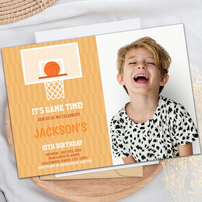 Invitaciones a fiestas deportivas de personalizabl (Orange Backside Basketball Birthday Invitations ph)