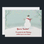 Invitaciones a fiestas navideñas de invierno de Sn<br><div class="desc">Una encantadora escena de invierno con un encantador hombre de nieve vestido con sombrero de punta y bufanda roja. Árboles de Navidad y luces en una escena de invierno cubierta de nieve. Una manera perfecta de invitar a sus huéspedes a su casa para las vacaciones. Personaliza con tu propia información....</div>