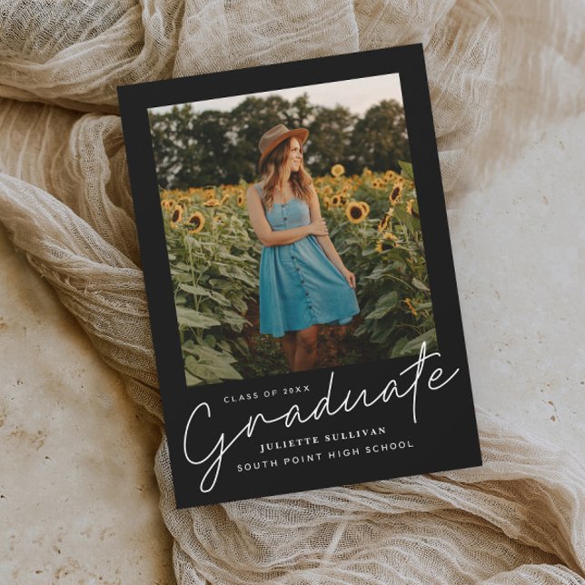 Invitaciones a graduación de fotos sencillas con g (Elegant modern script graduate 3 photo graduation invitation announcements.)