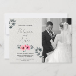 Invitaciones a la boda con flores rosadas con foto